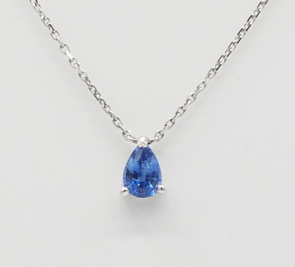 Collier or blanc 18 carats, saphir bleu forme poire - La goutte de l'océan. – Image 2