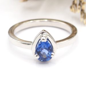 Bague de fiancaille or blanc 18 carats, saphir poire - Tentation