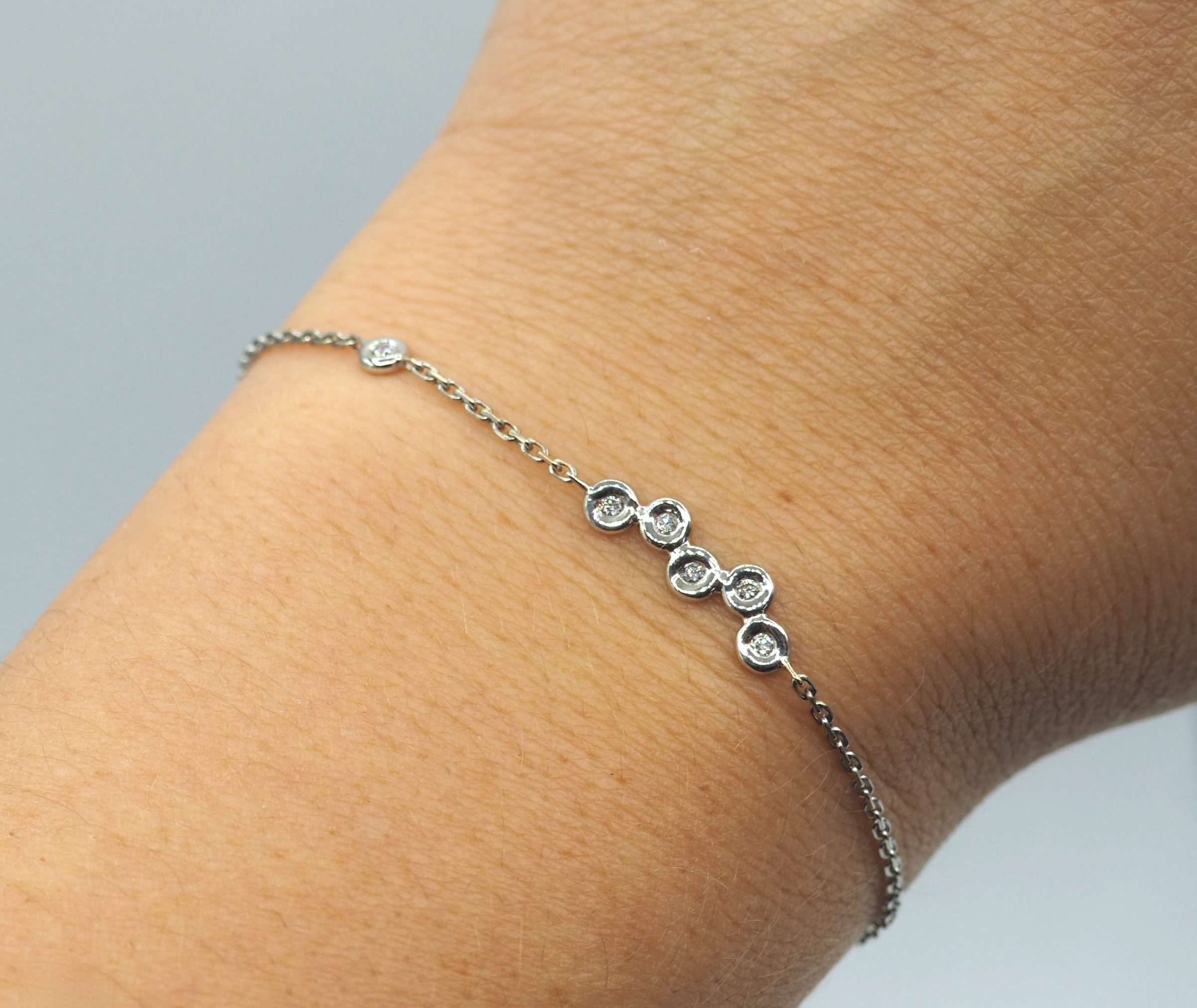 Bracelet or blanc 18 carats, 6 diamants - Mongolie.