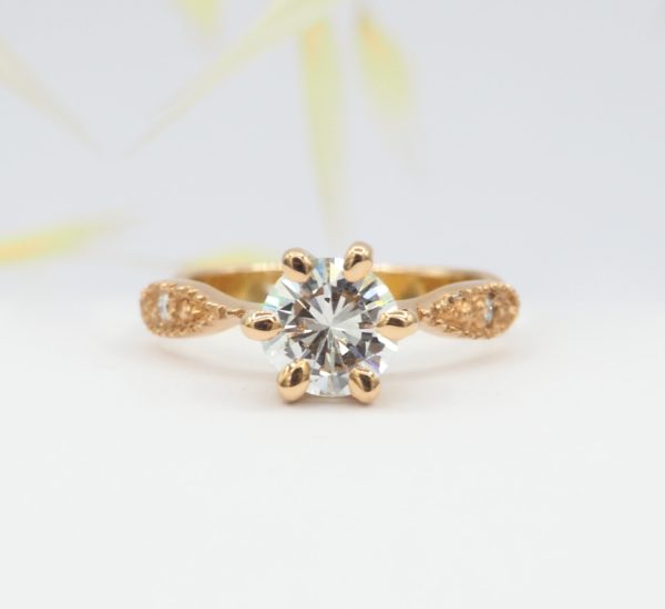 Bague de fiancaille or rouge 18 carats et diamants - Clotilde