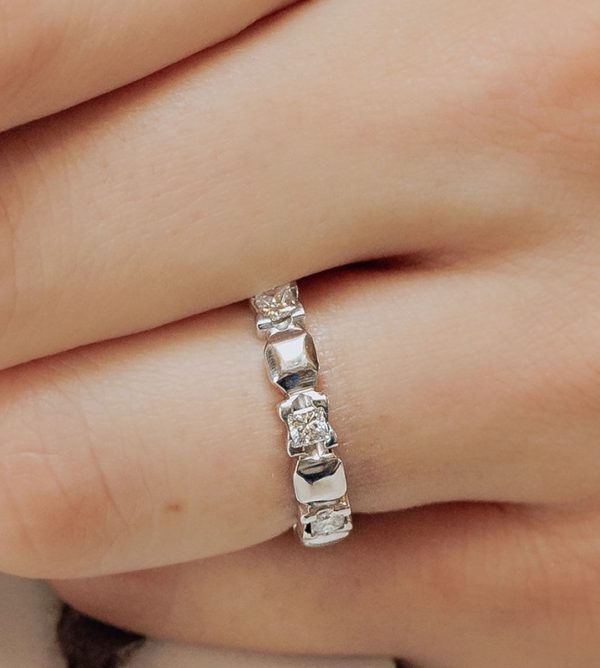 Alliance or blanc 18 carats, 7 diamants princesses - Queen & king