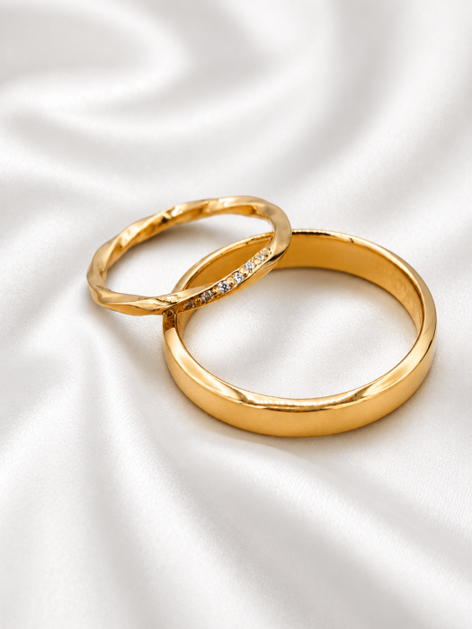 Couple d'alliance en or jaune et diamants